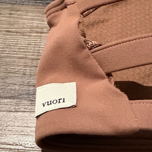 Vuori Daily Leggings & Sports Bra Set - Picture 4 of 5